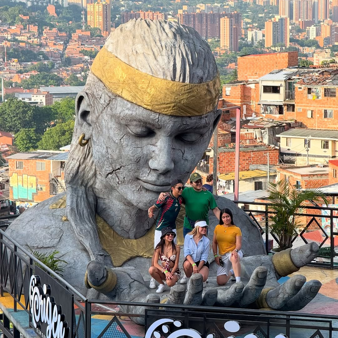 tour-comuna-13-medellin-destinos-el-sol-2