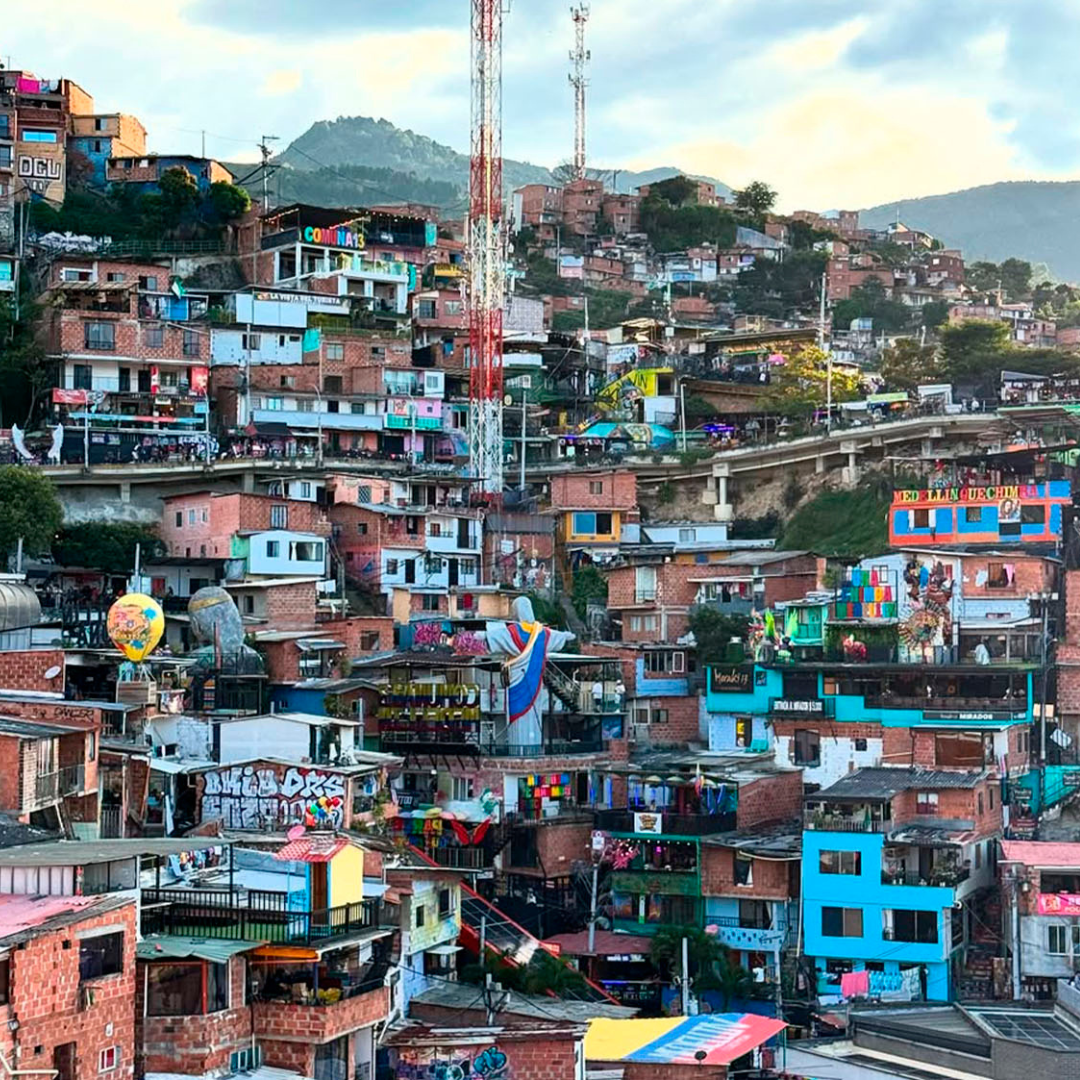 tour-comuna-13-medellin-destinos-el-sol-7