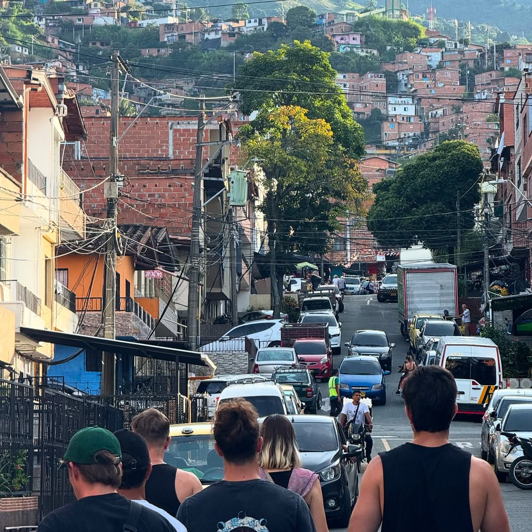 tour-comuna-13-medellin-destinos-el-sol-9